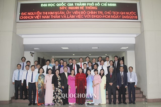 CHỦ TỊCH QUỐC HỘI THĂM VÀ LÀM VIỆC TẠI ĐẠI HỌC QUỐC GIA THÀNH PHỐ HỒ CHÍ MINH